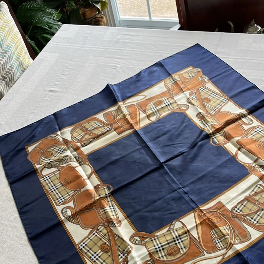 Vintage Elegant Scarf - Picture 3 of 6